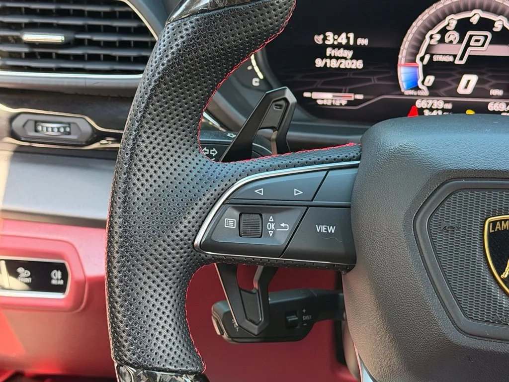 Lamborghini URUS photo 45