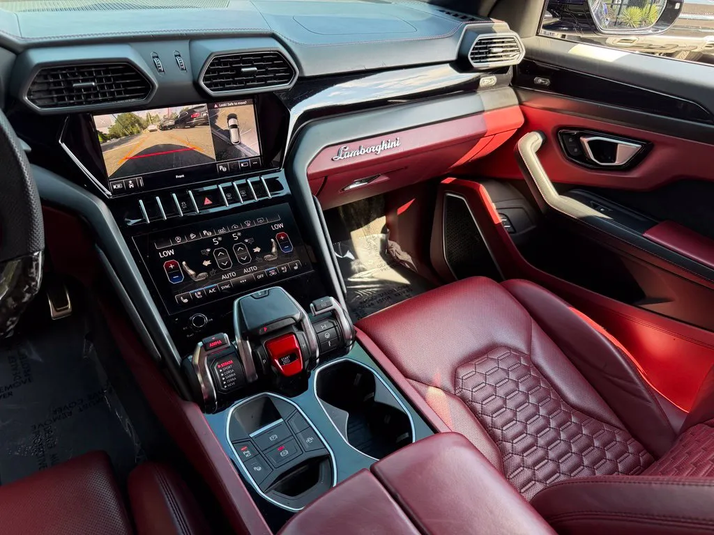 Lamborghini URUS photo 43