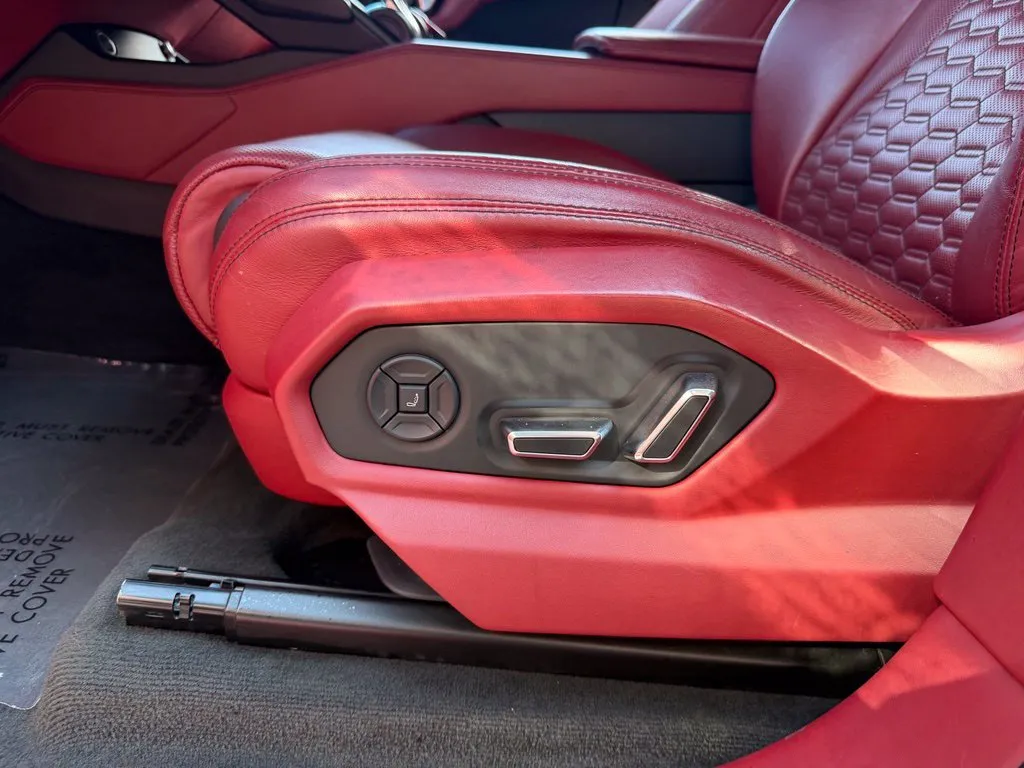 Lamborghini URUS photo 27