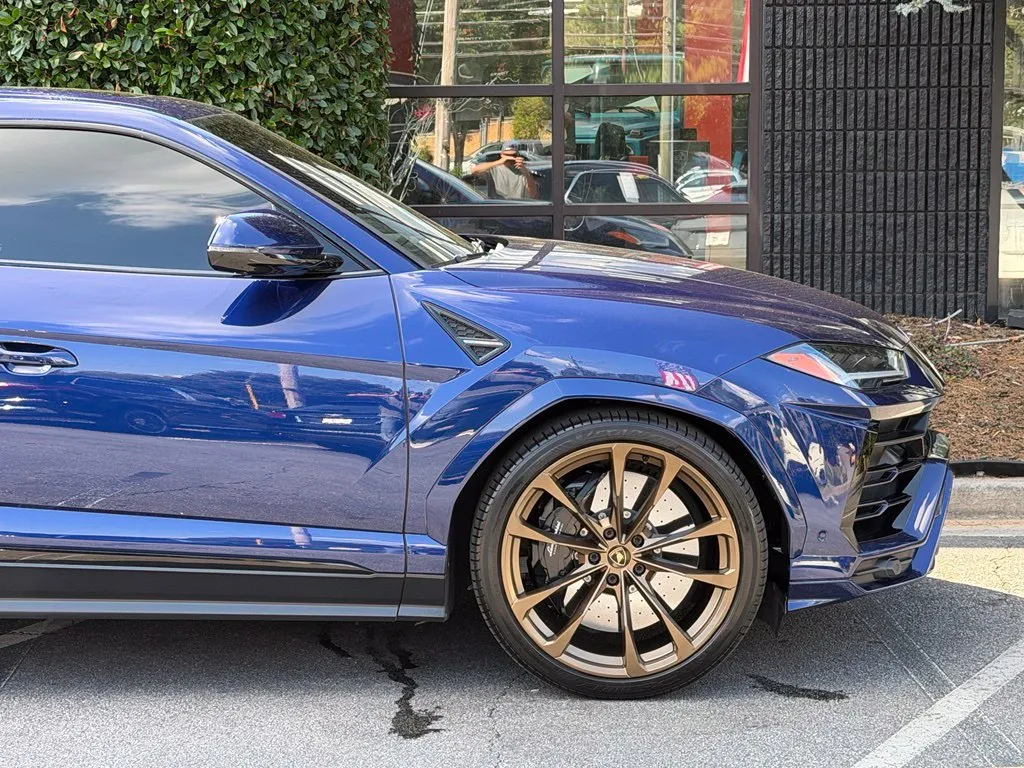 Lamborghini URUS photo 23