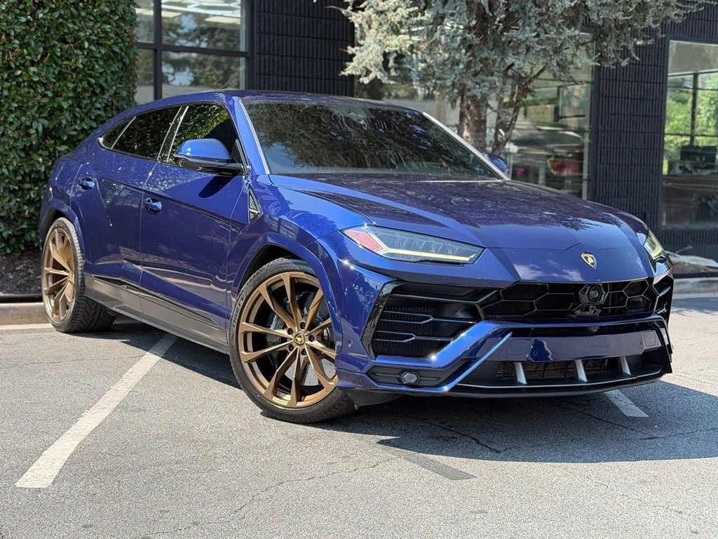 Lamborghini URUS photo 7