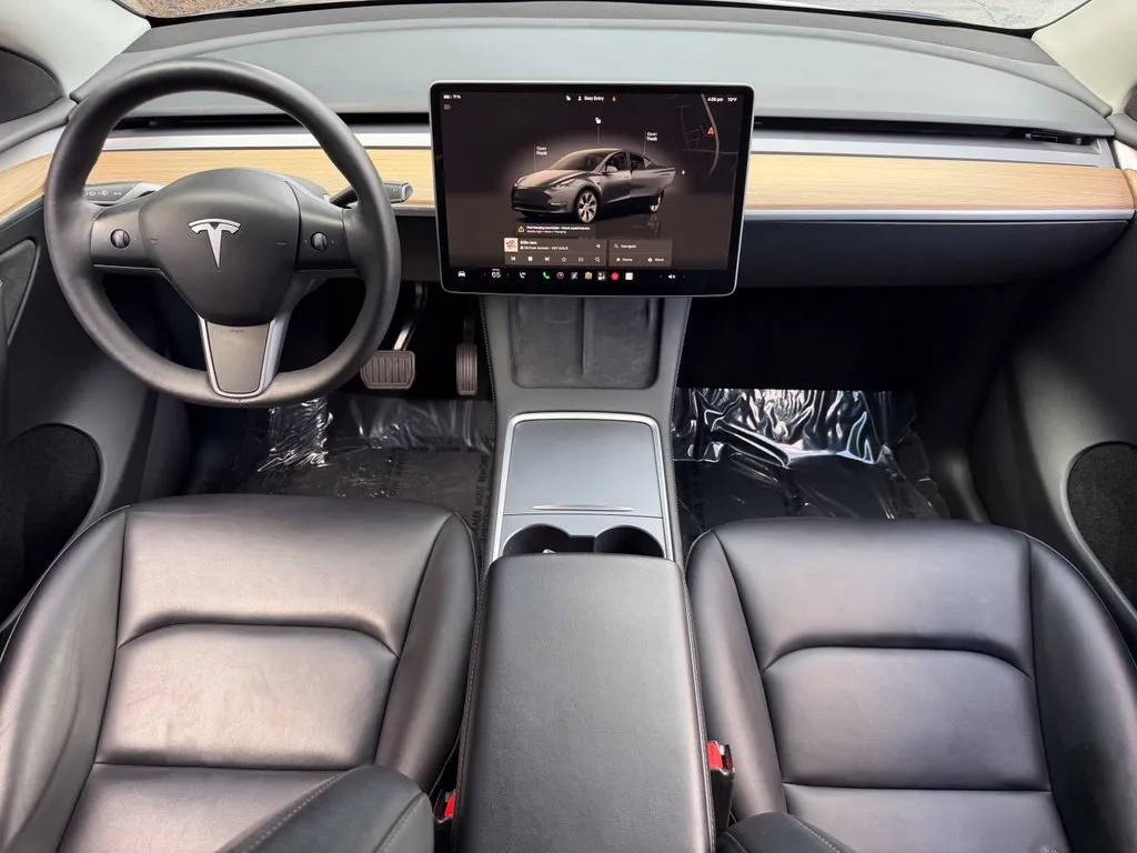 Tesla Model Y photo 40