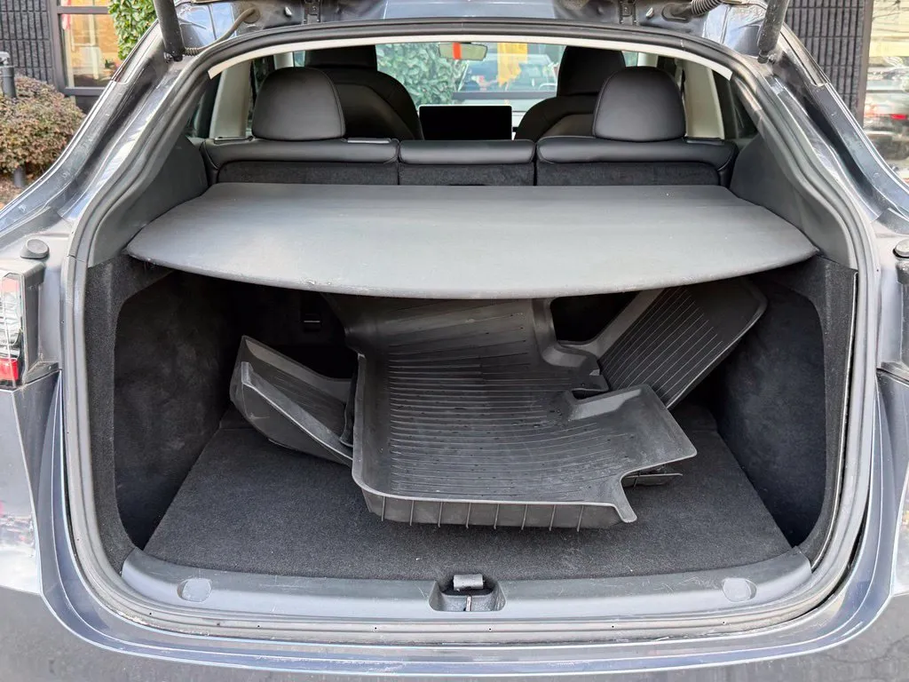 Tesla Model Y photo 18