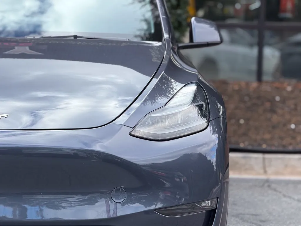 Tesla Model Y photo 5
