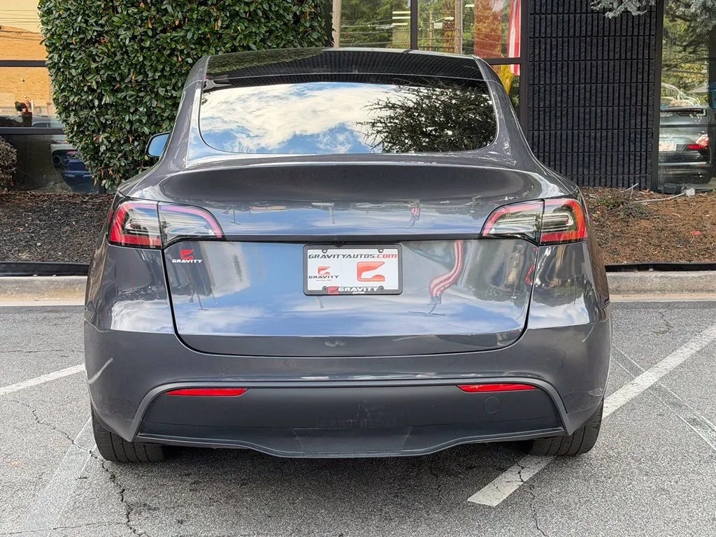 Tesla Model Y photo 14