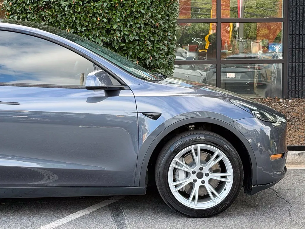 Tesla Model Y photo 23