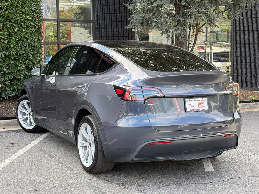 Tesla Model Y photo 19