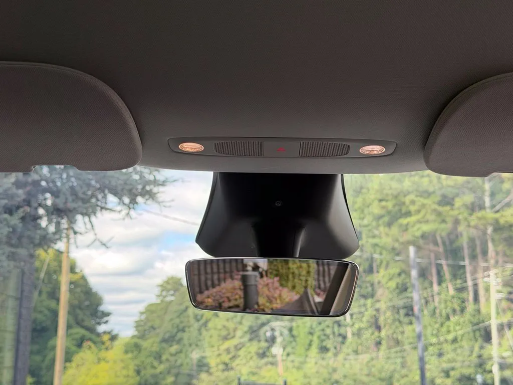 Tesla Model Y photo 48