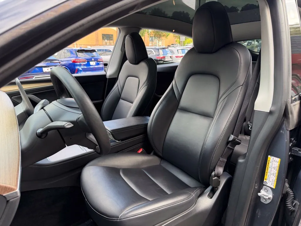 Tesla Model Y photo 26