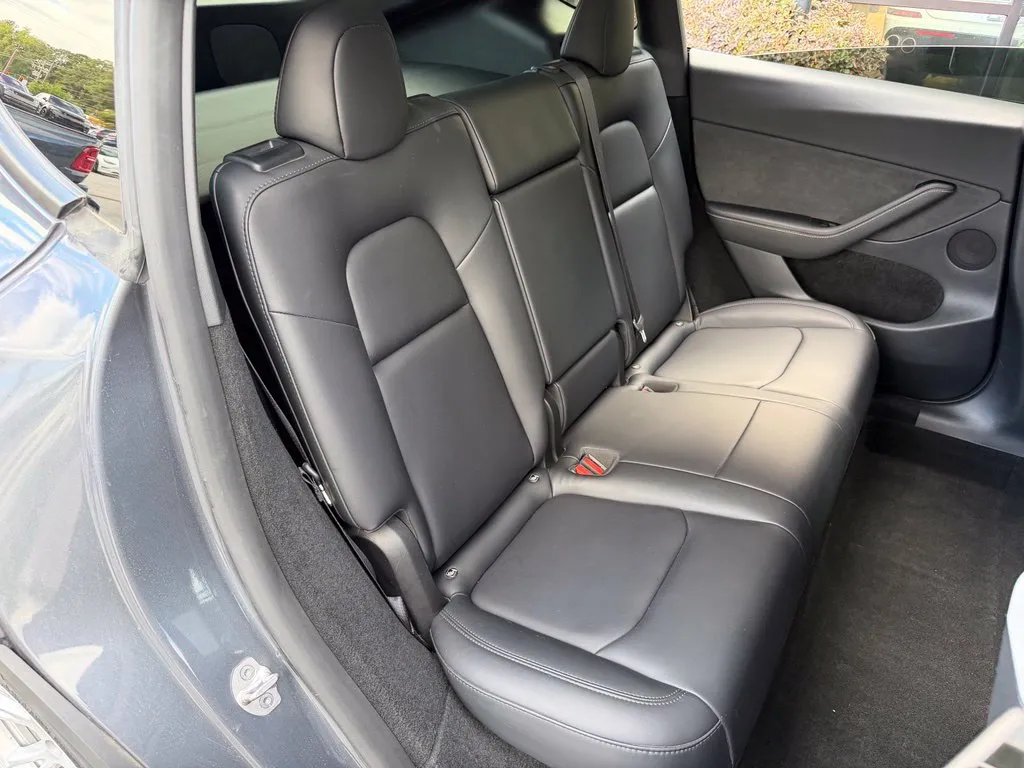 Tesla Model Y photo 39