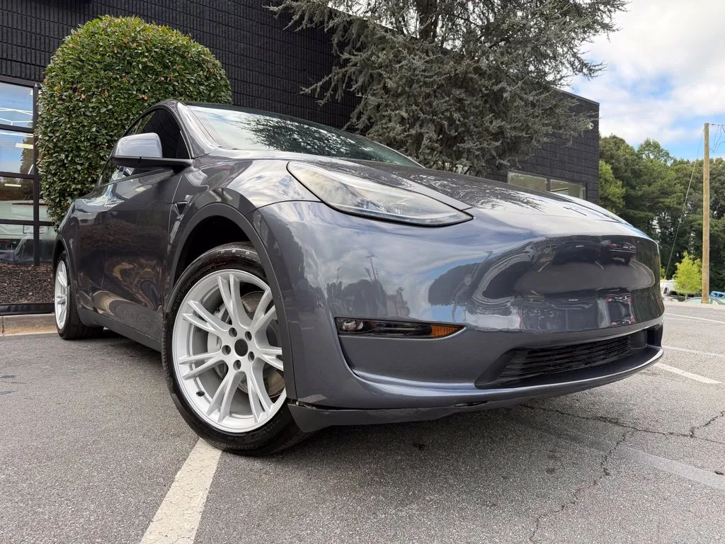 Tesla Model Y photo 8