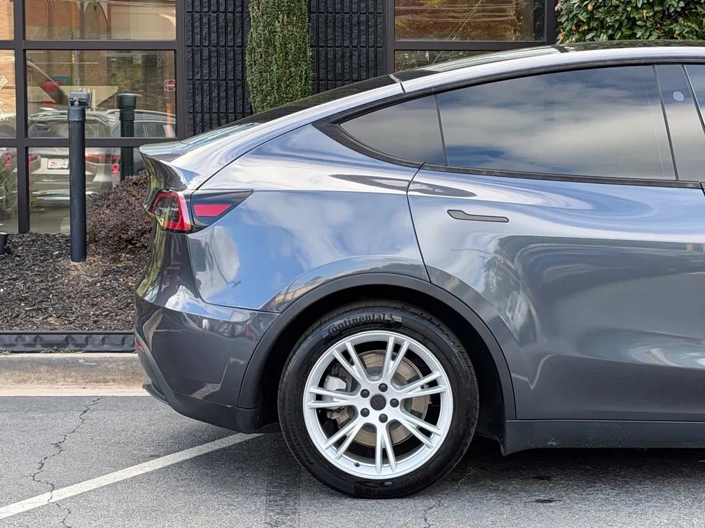Tesla Model Y photo 22