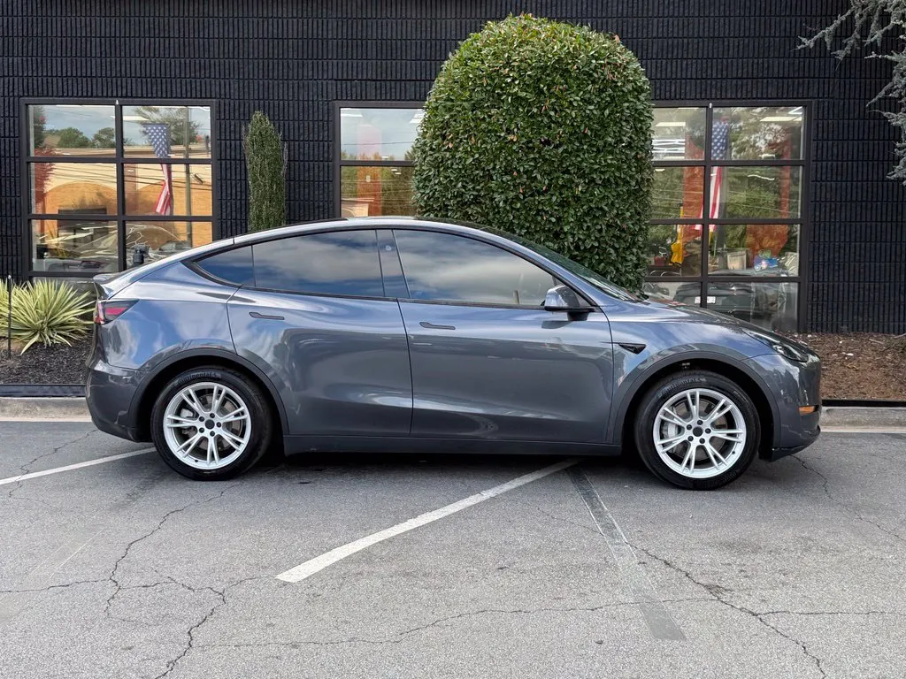 Tesla Model Y photo 21