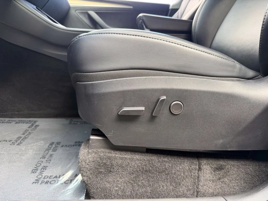 Tesla Model Y photo 27