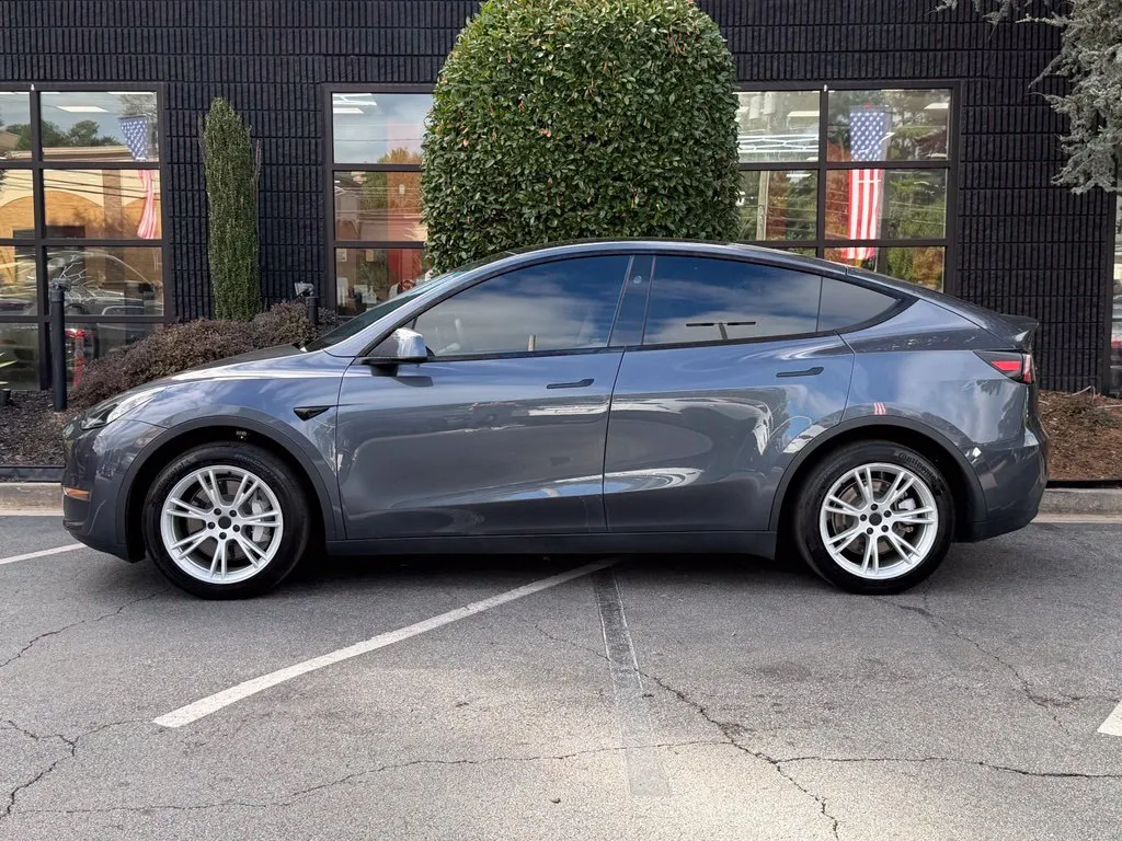 Tesla Model Y photo 9