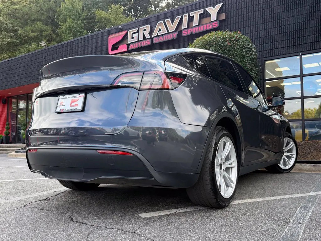 Tesla Model Y photo 13