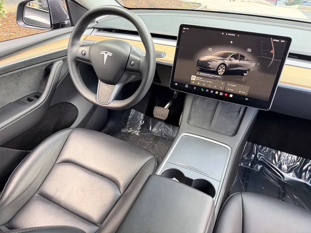 Tesla Model Y photo 41