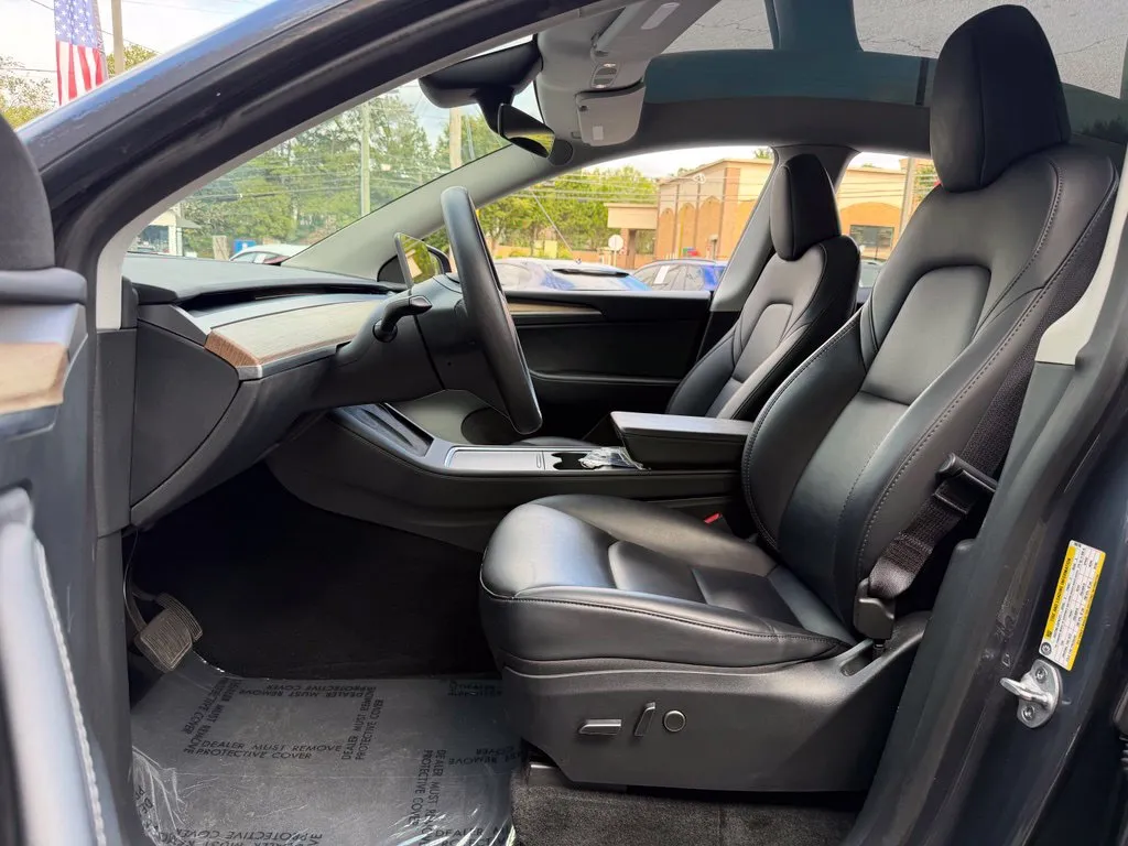 Tesla Model Y photo 25