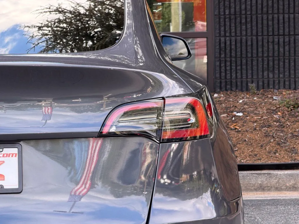 Tesla Model Y photo 16