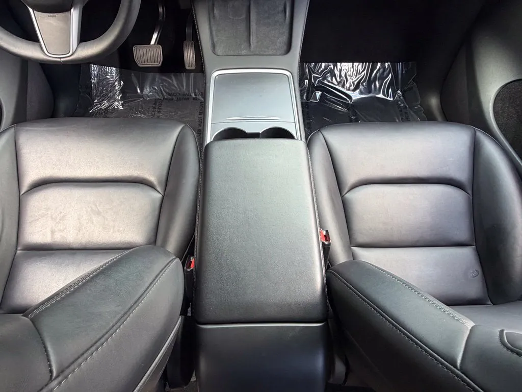 Tesla Model Y photo 47