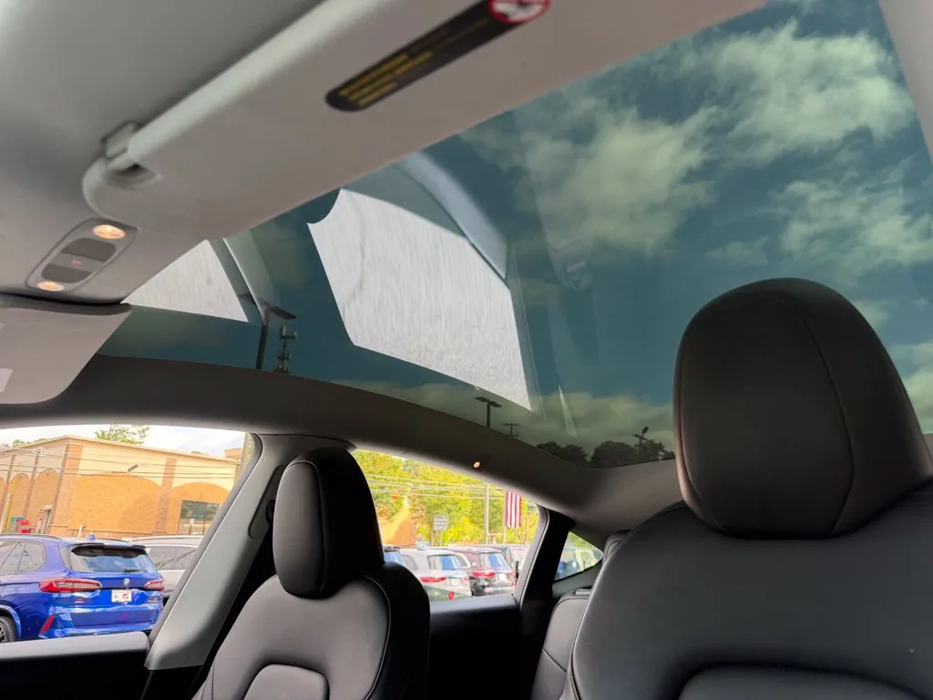 Tesla Model Y photo 50