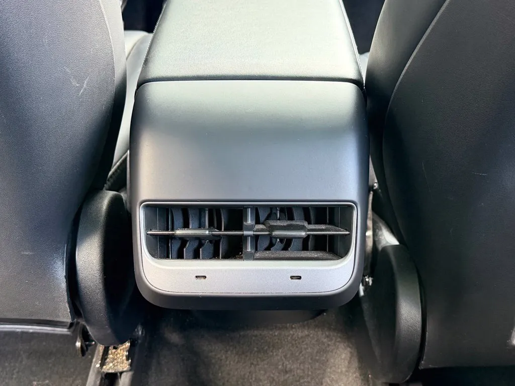 Tesla Model Y photo 49