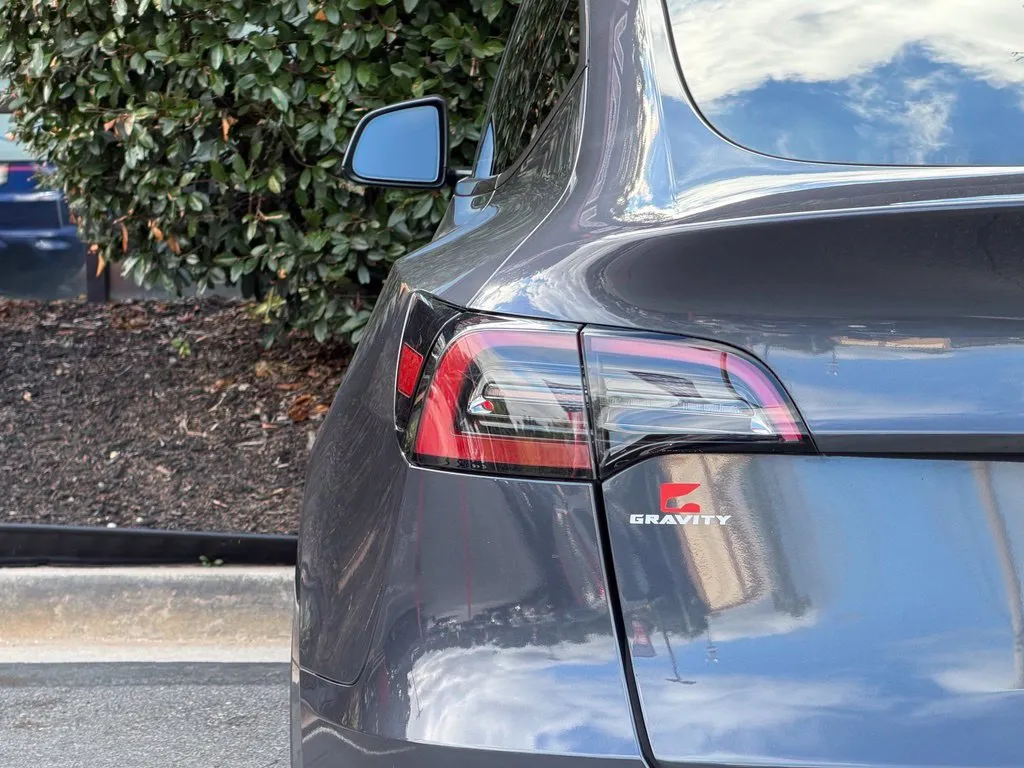 Tesla Model Y photo 15