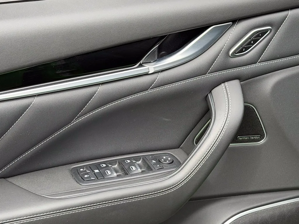 Maserati Levante photo 30