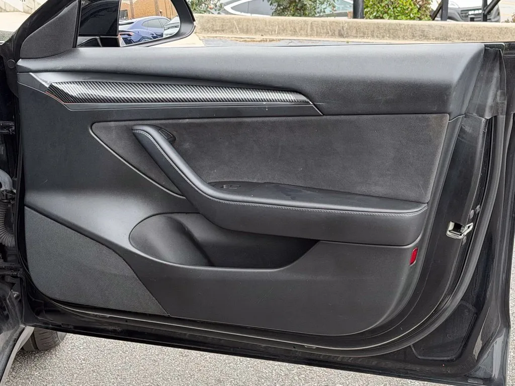Tesla Model 3 photo 36
