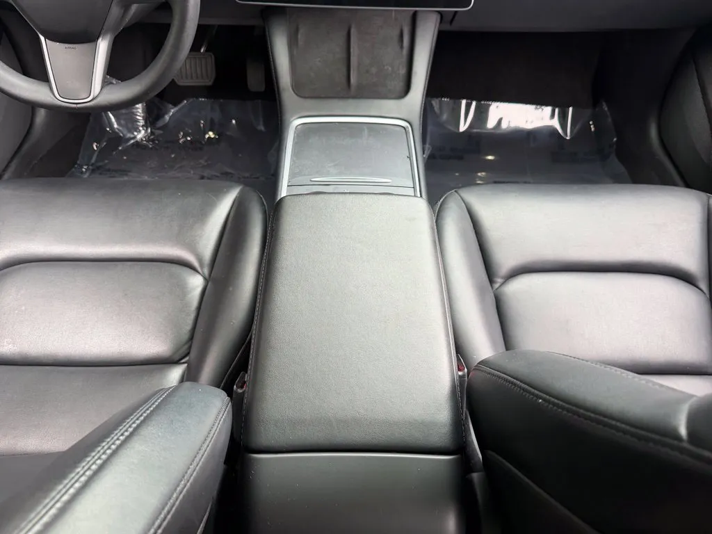 Tesla Model 3 photo 47