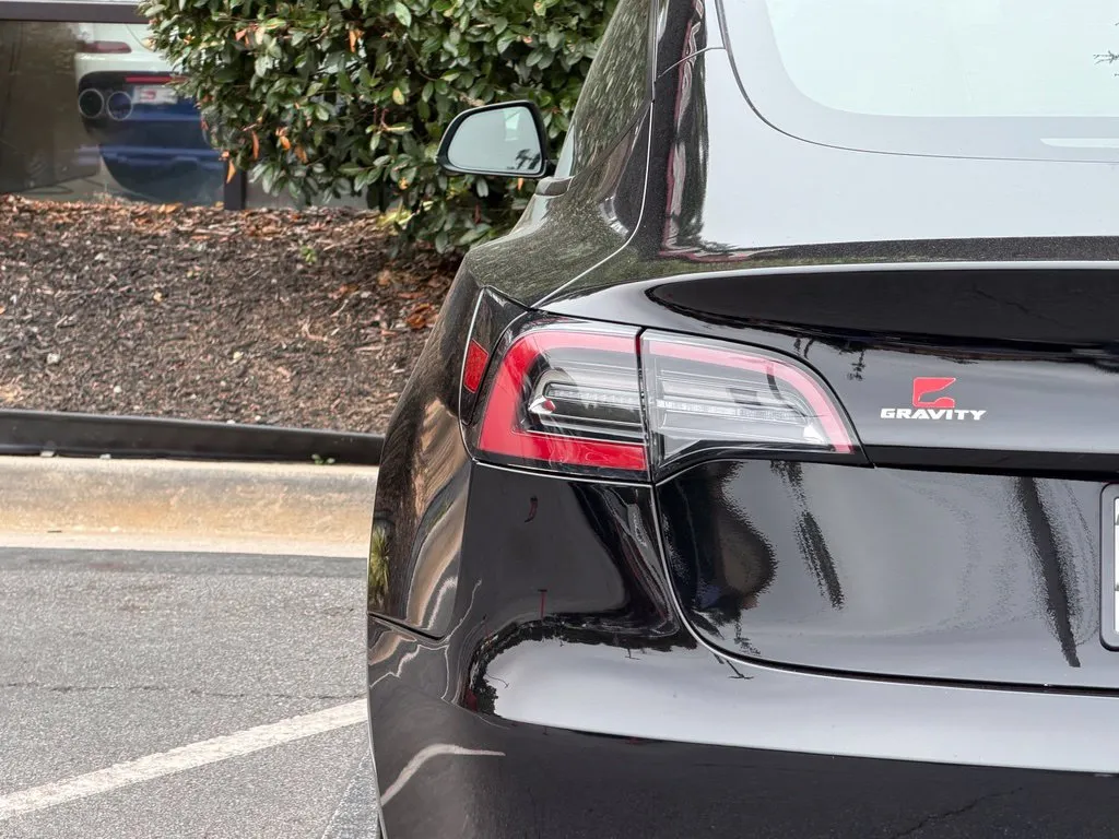 Tesla Model 3 photo 15