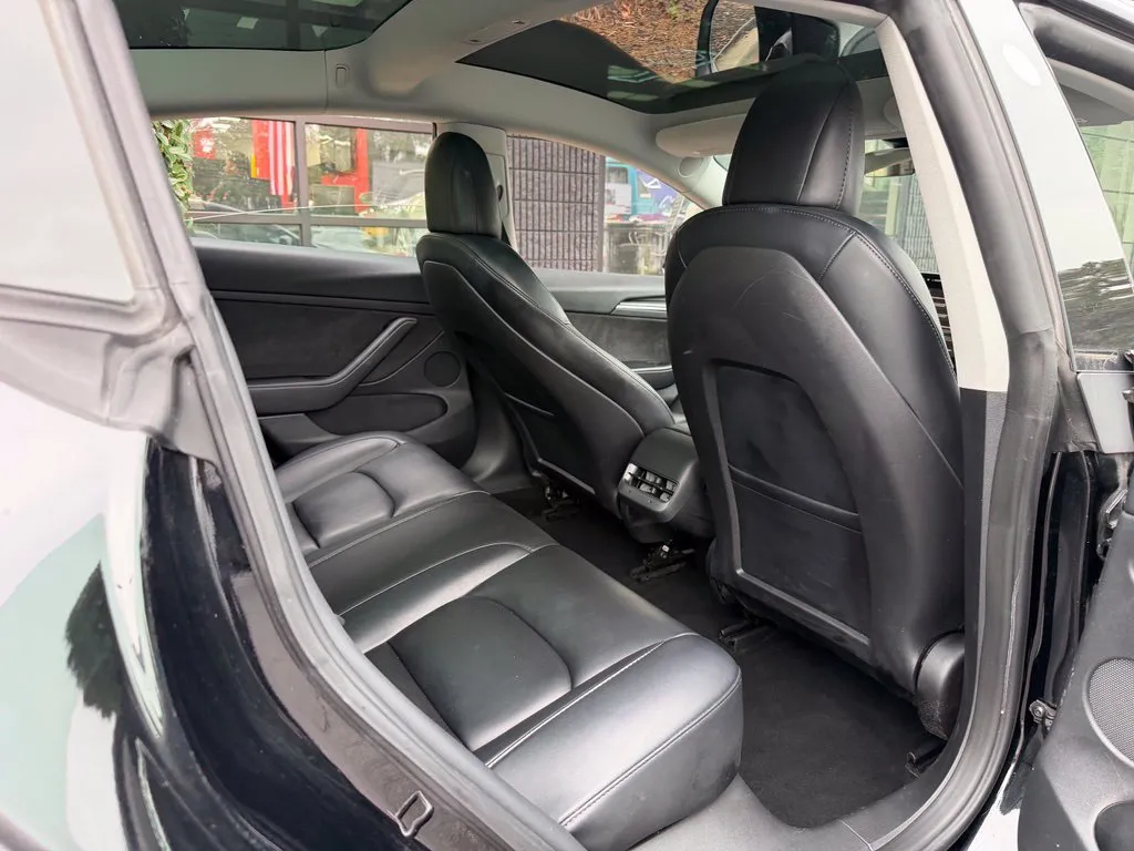 Tesla Model 3 photo 38