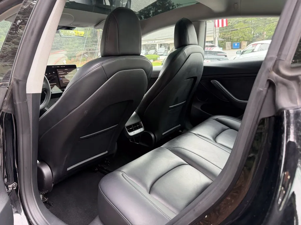 Tesla Model 3 photo 30