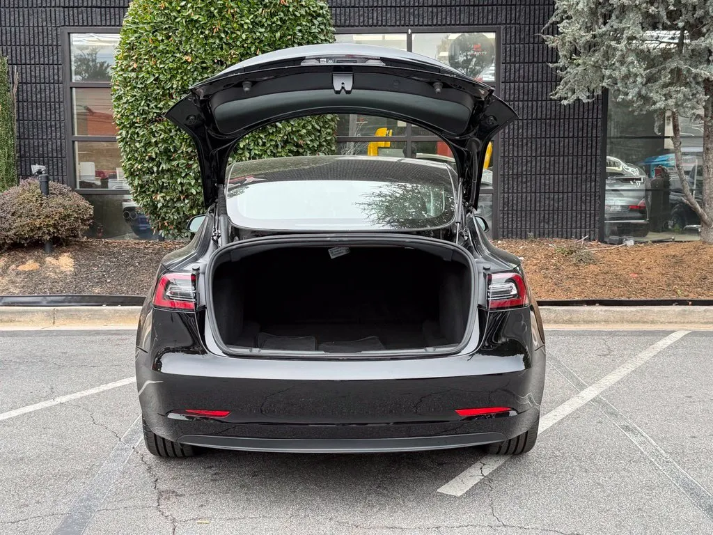 Tesla Model 3 photo 17