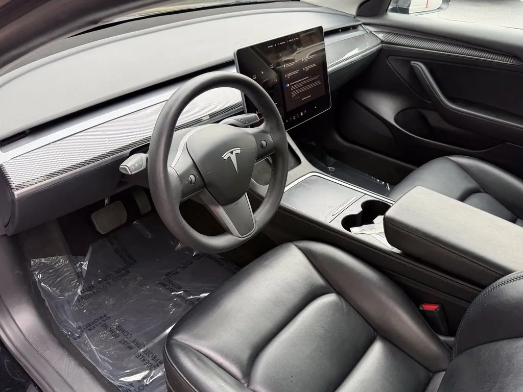 Tesla Model 3 photo 24