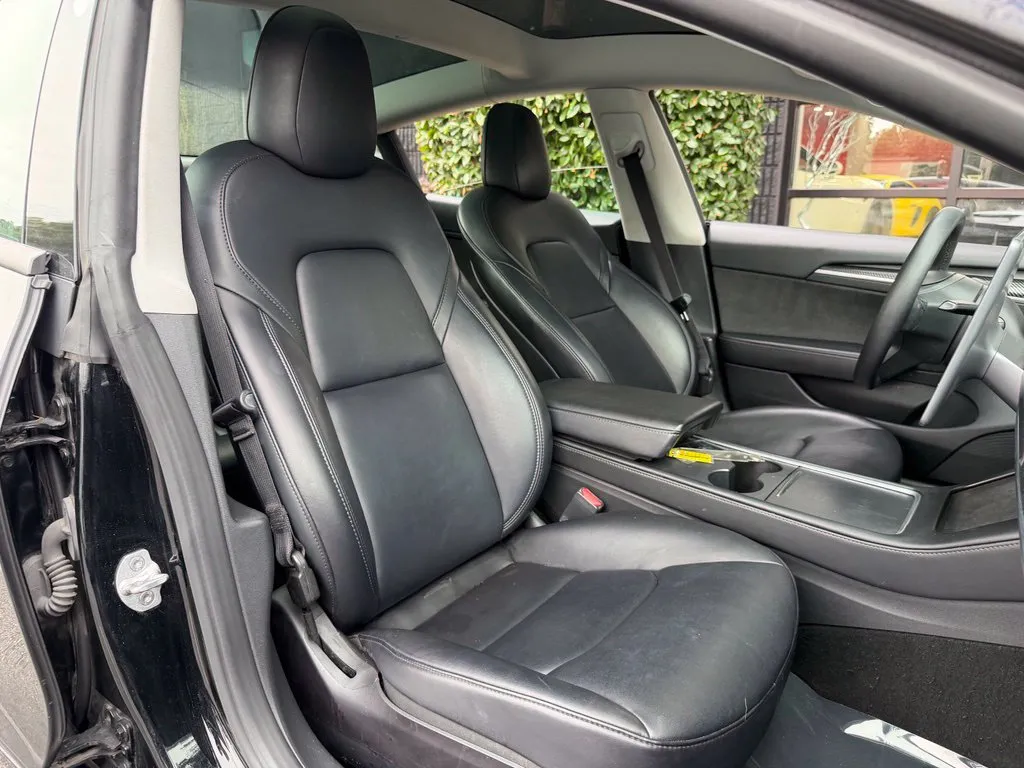 Tesla Model 3 photo 34