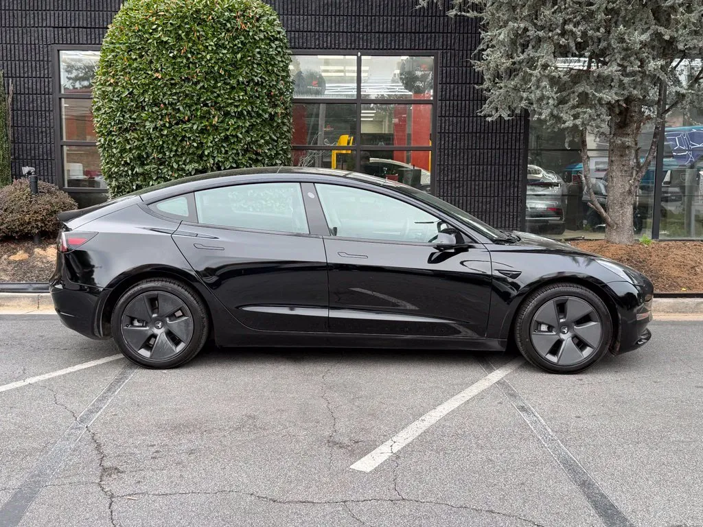 Tesla Model 3 photo 21