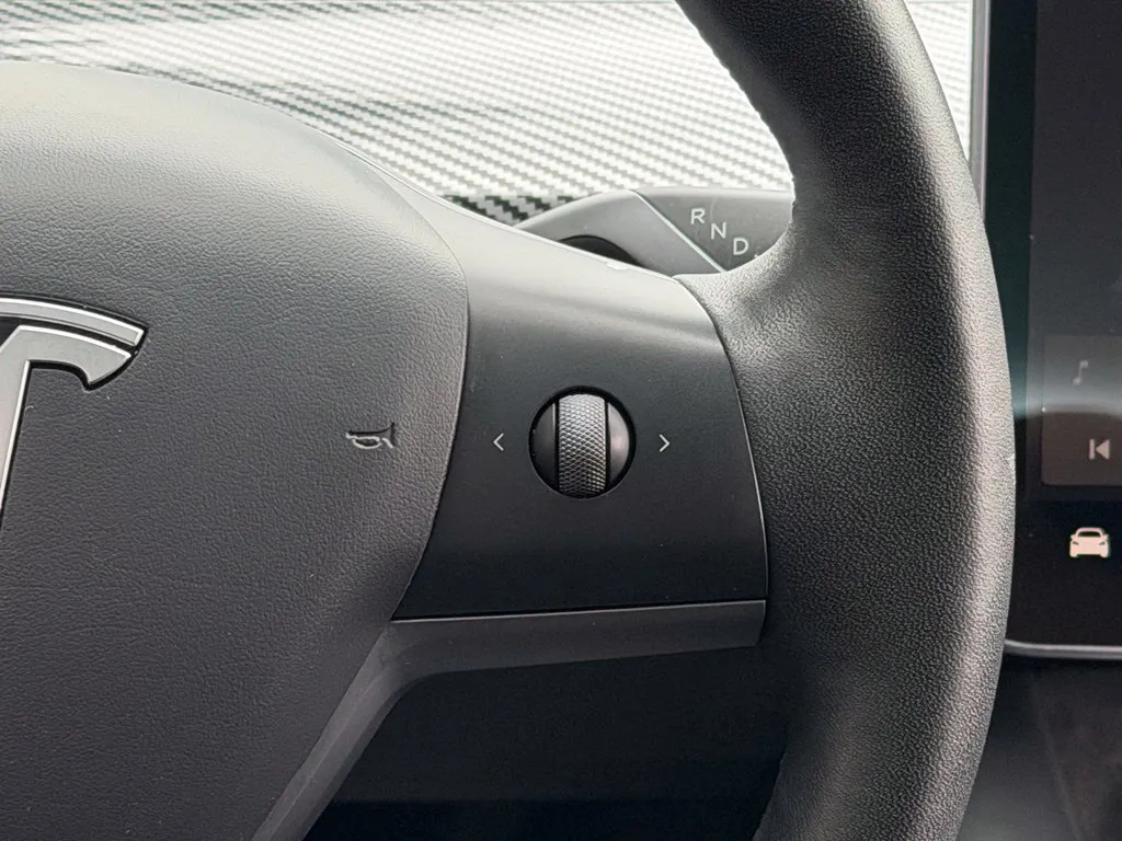 Tesla Model 3 photo 45