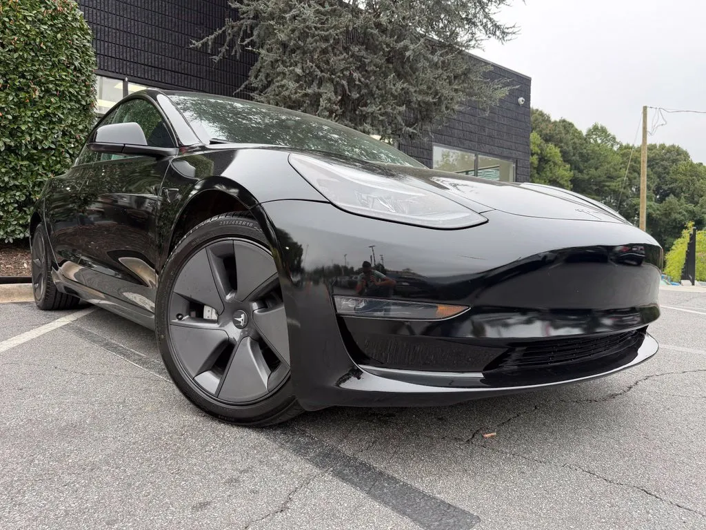 Tesla Model 3 photo 8