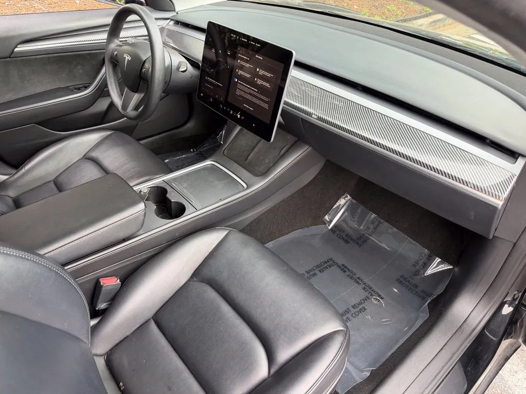 Tesla Model 3 photo 32