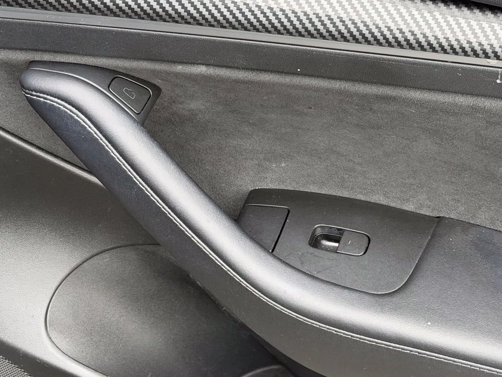 Tesla Model 3 photo 37