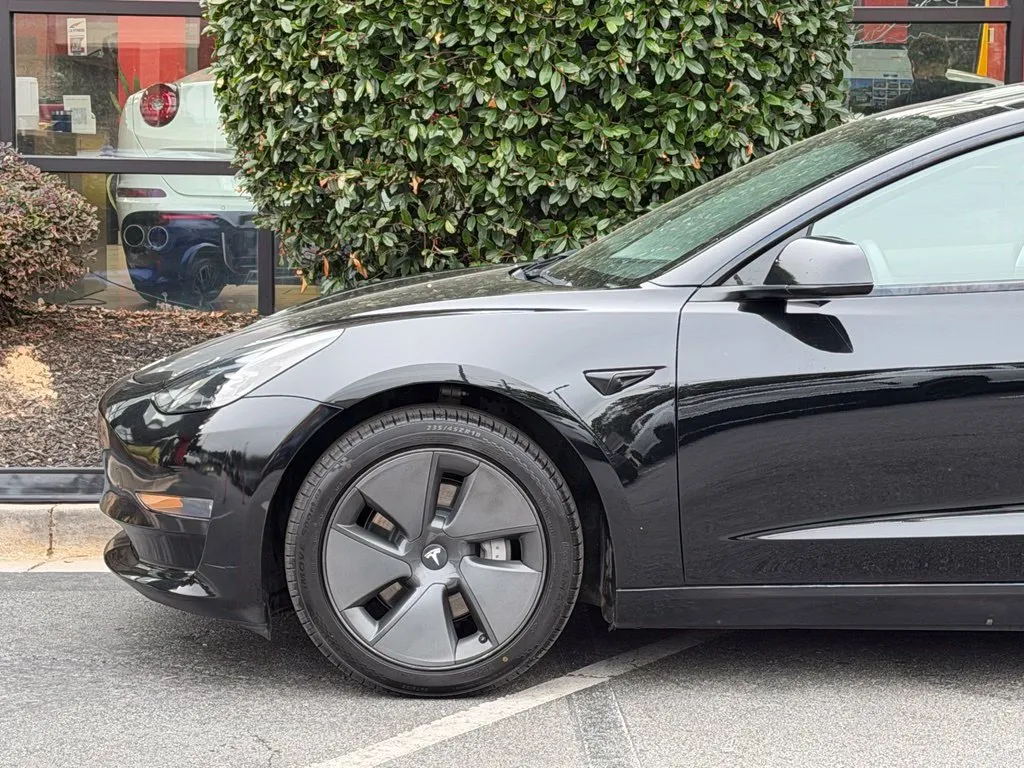 Tesla Model 3 photo 10