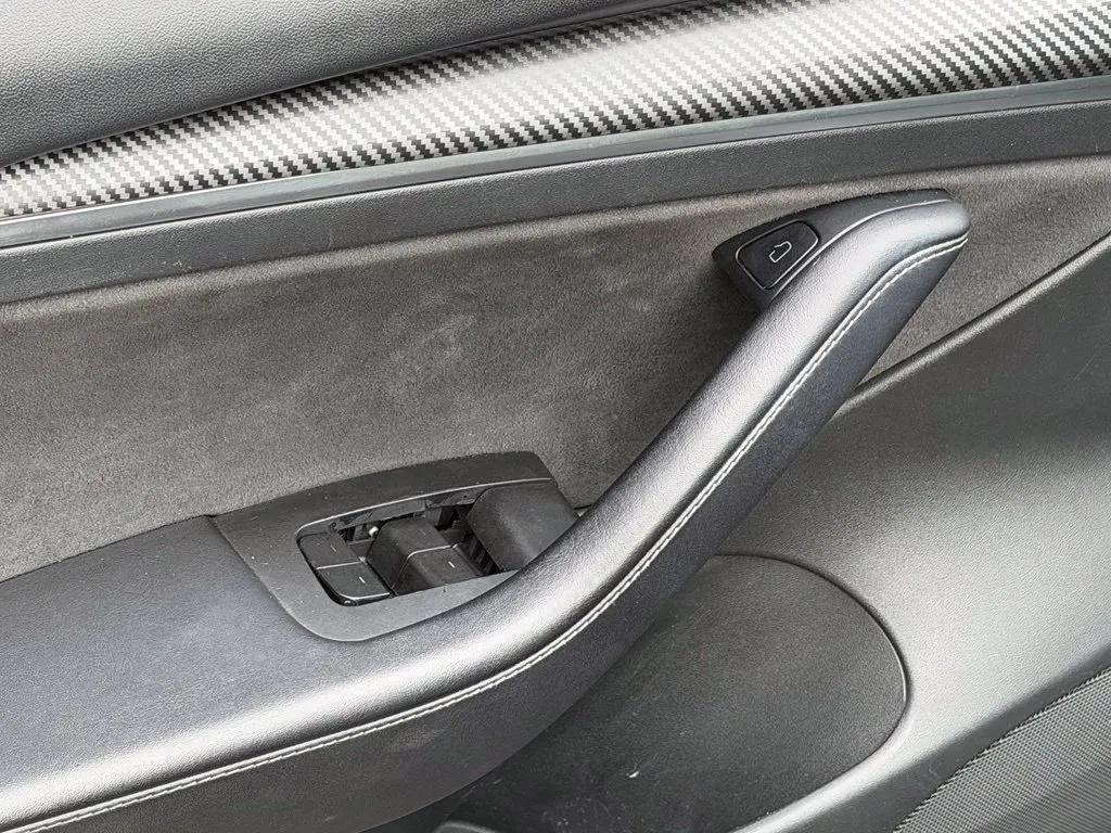 Tesla Model 3 photo 29
