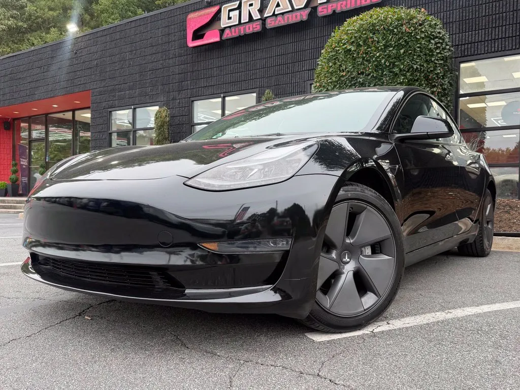 Tesla Model 3 photo 2