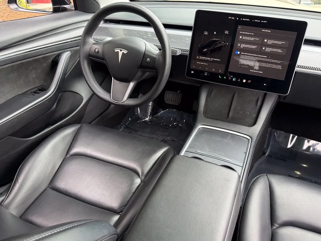 Tesla Model 3 photo 41