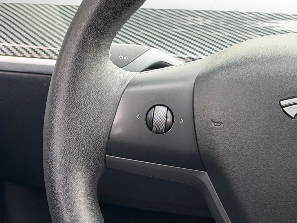 Tesla Model 3 photo 44