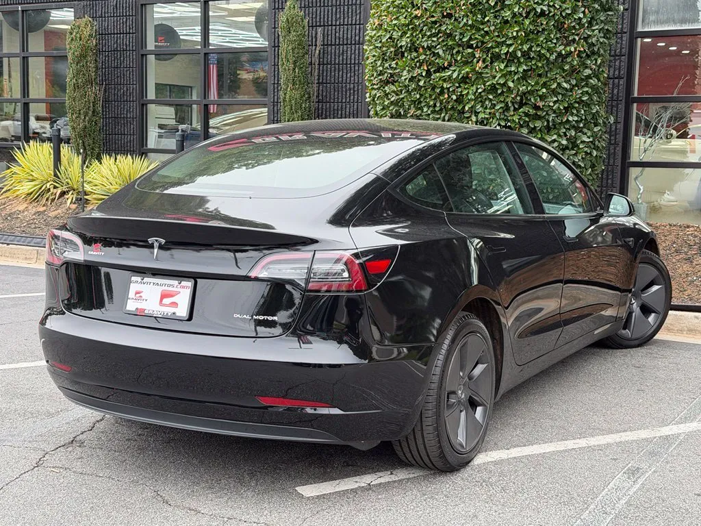 Tesla Model 3 photo 12