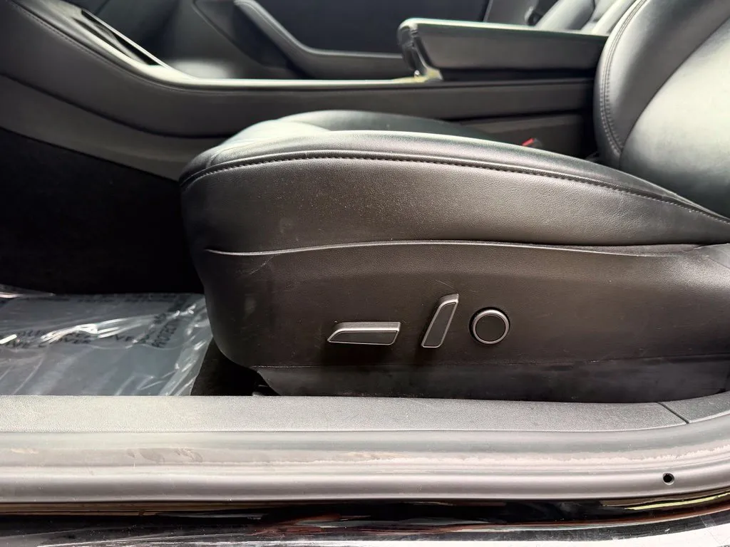Tesla Model 3 photo 27