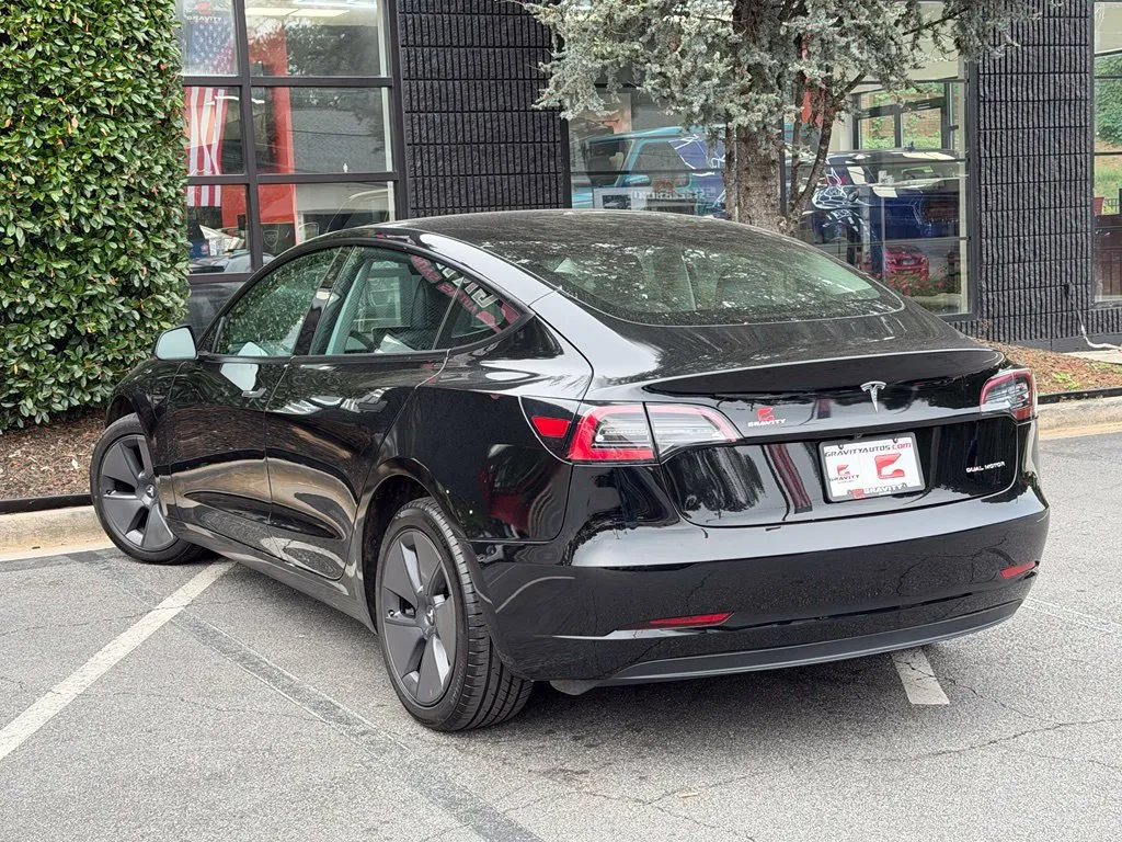 Tesla Model 3 photo 19