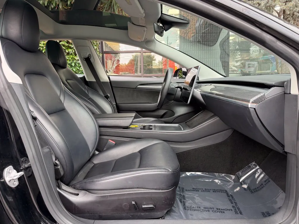 Tesla Model 3 photo 33